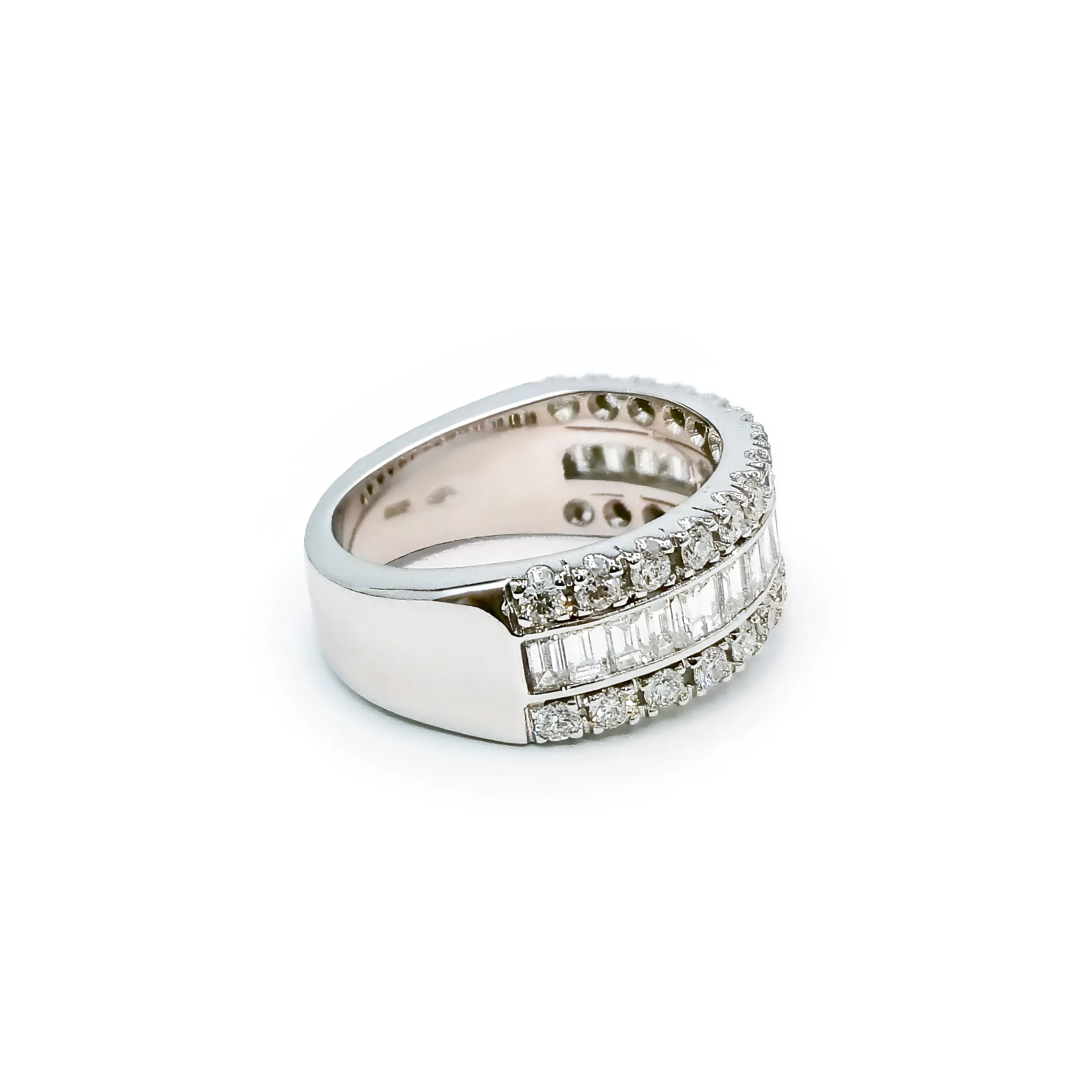 Fascia in oro bianco con diamanti